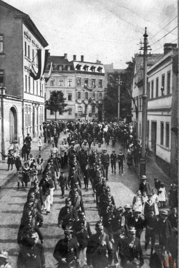 Festumzug zum 30. Abgeordnetentag in der Kurzen Straße