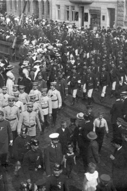Festumzug zum 30. Abgeordnetentag  am Bahnübergang Bahnhofsplatz