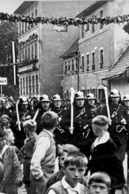Festumzuges zum 45. Abgeordnetentag des Kreisverbandes Altenburger Feuerwehren, 60jährigen Bestehen der Freiwilligen Feuerwehr