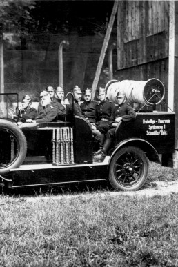 Neuer Mannschaftswagen des Spritzenzuges I mit Besatzung